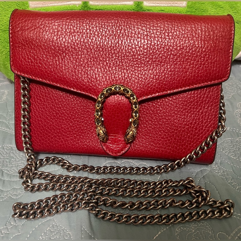 Gucci Dionysus wallet on chain